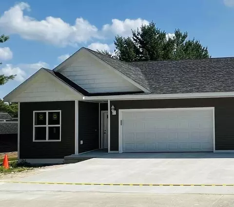 602 E Madison Ave #27, Milton, WI 53563