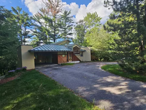 245 Alcan Dr, Baraboo, WI 53913