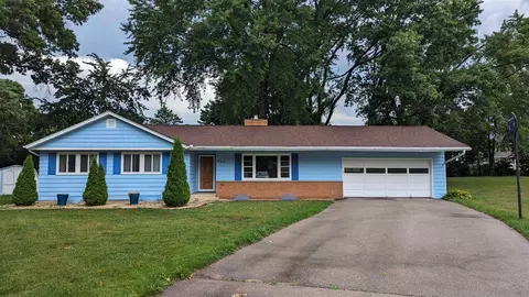 869 E Daffodil Ln, Beloit, WI 53511