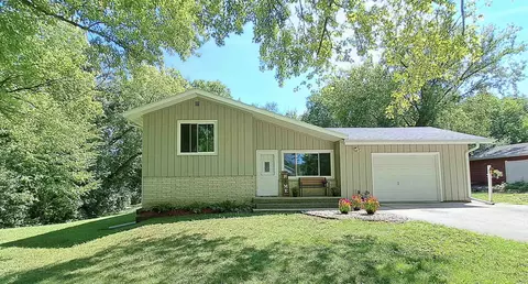 n23w25025 Valleyview Ln, Pewaukee, WI 53072