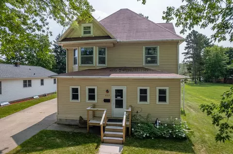 527 Clark St, Reedsburg, WI 53959