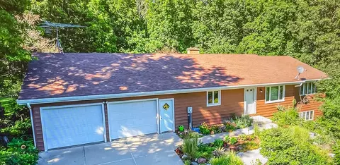404 Bramble Ln, Brooklyn, WI 53521
