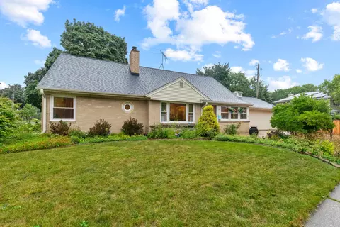 7426 Wellauer Dr, Wauwatosa, WI 53213