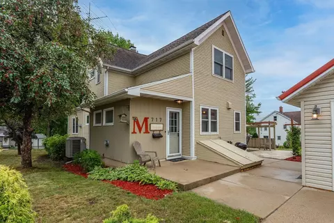 717 8th St, Baraboo, WI 53913