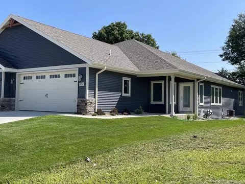 932 20th St #6, Prairie Du Sac, WI 53578