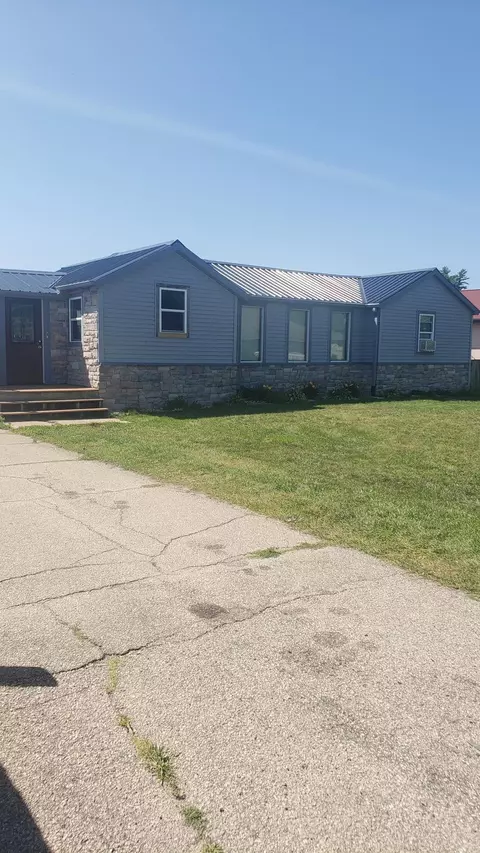 530 Rainbow Rd, Spring Green, WI 53588