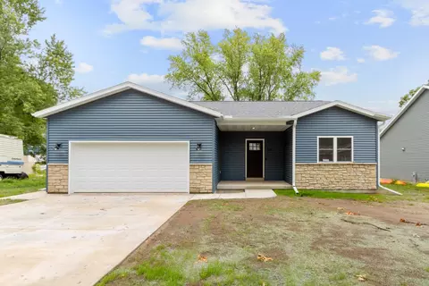 616 11th St, Baraboo, WI 53913