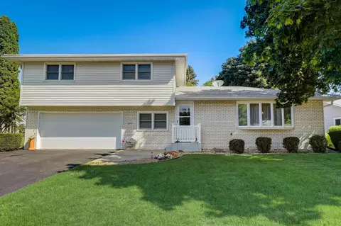 4402 Sequoia Dr, Windsor, WI 53598