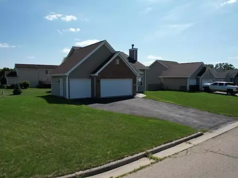 2170 Hayfield Ln, Beloit, WI 53511