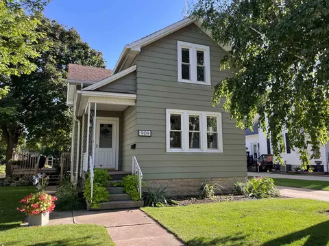 909 W 11th Ave, Oshkosh, WI 54902