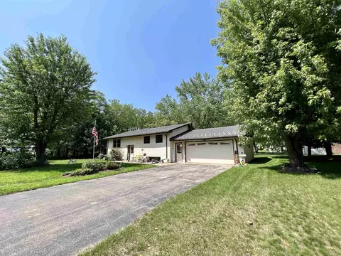 406 Riviera St, Avoca, WI 53506