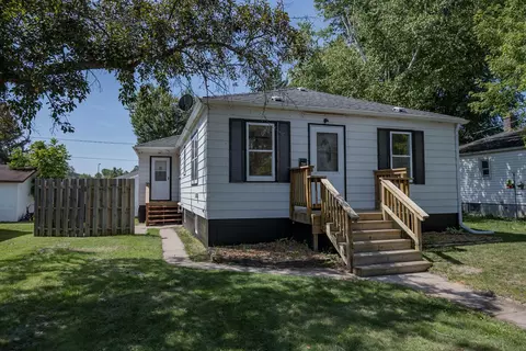 718 La Crosse St, Mauston, WI 53948