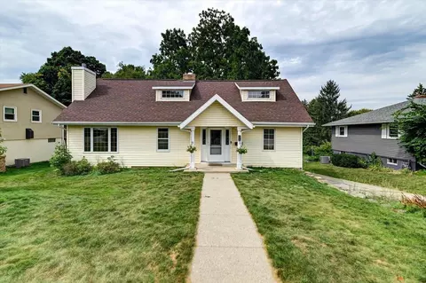 302 S 1st St, Mount Horeb, WI 53572