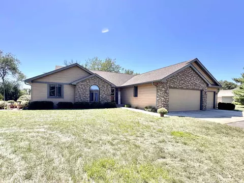 6689 W Thornapple Dr, Janesville, WI 53548