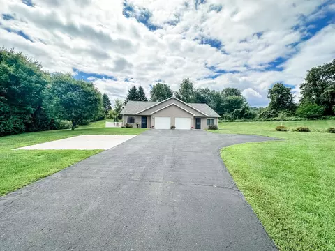 e6861 North Dewey Avenue, Reedsburg, WI 53959