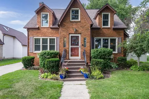 109 W 3rd St, Waunakee, WI 53597