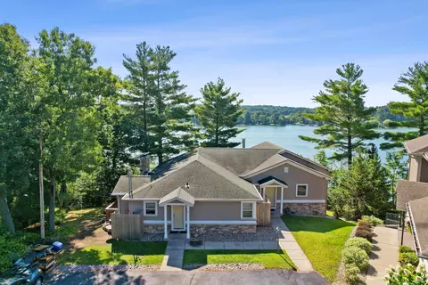 668 E Hiawatha Dr, Wisconsin Dells, WI 53965