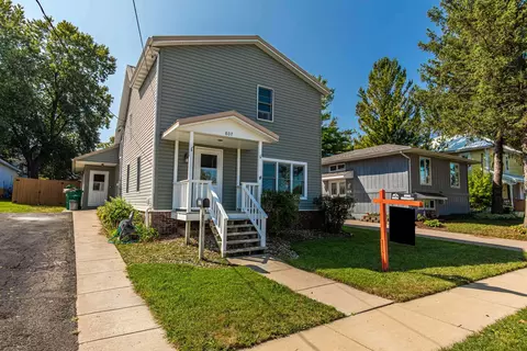 807 Alaska Ave, Mount Horeb, WI 53572