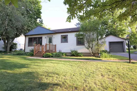208 W Rio St, Rio, WI 53960
