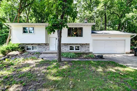 1628 Woodsend Ct, Sun Prairie, WI 53590