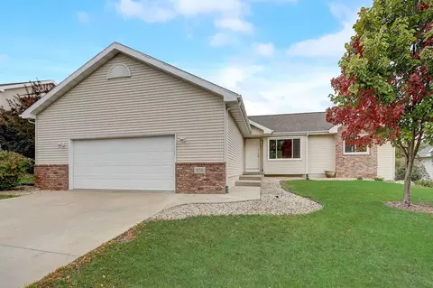 324 Burl Oak Dr, Deforest, WI 53532