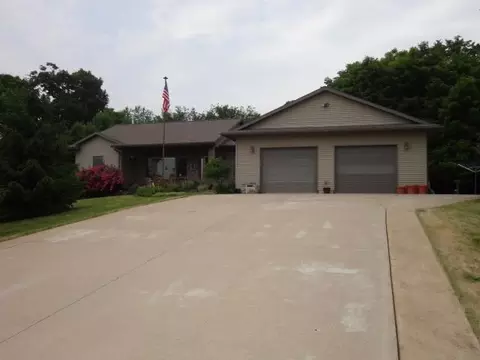 2364 Hidden Ln, Platteville, WI 53818