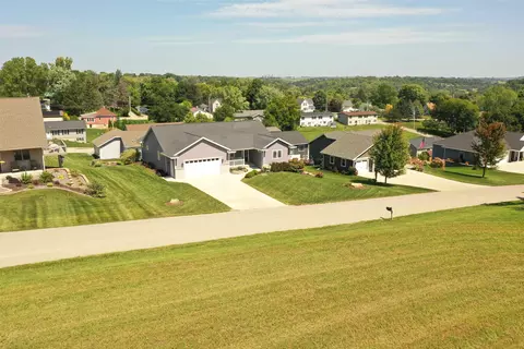 318 9th St, Mineral Point, WI 53565