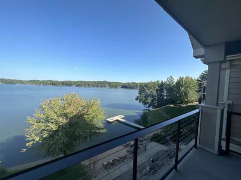 680 E Hiawatha Dr #430, Lake Delton, WI 53940
