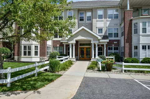 8510 Greenway Blvd #208, Middleton, WI 53562