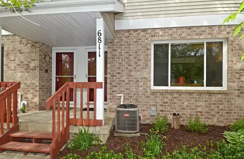 6811 Raymond Rd #6, Madison, WI 53719