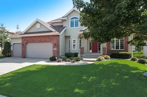 627 N Meadowbrook Ln, Waunakee, WI 53597