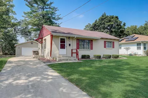 724 S Monroe St, Stoughton, WI 53589