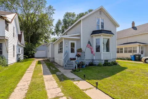 208 W Burns St, Portage, WI 53901