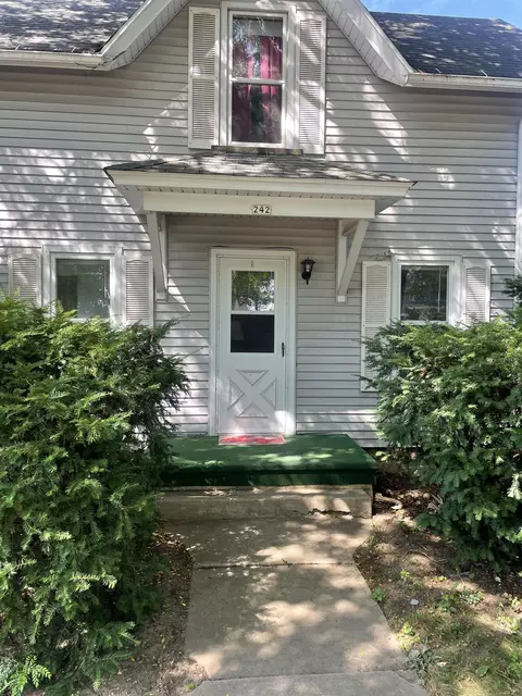 242 S Lincoln St, Poynette, WI 53955