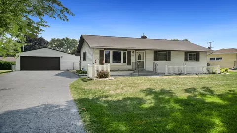 764 E Dogwood Dr, Beloit, WI 53511