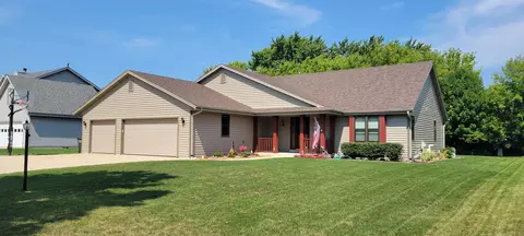 12190 W Barnard Ave, Greenfield, WI 53228