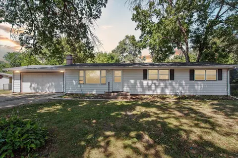 1314 Van Stone Dr, Machesney Park, IL 61115