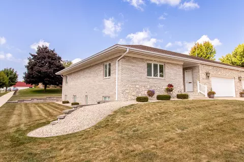 2655 18th Ave, Monroe, WI 53566
