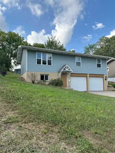 819 Edgewater St, Portage, WI 53901
