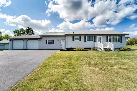 120 Cunningham Ridge Rd, Cazenovia, WI 53924