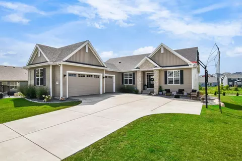 5260 N Peninsula Way, Mcfarland, WI 53558