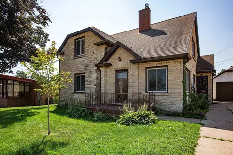 45 W Pine St, Platteville, WI 53818
