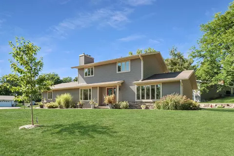 512 Wild Plum Dr, Deforest, WI 53532
