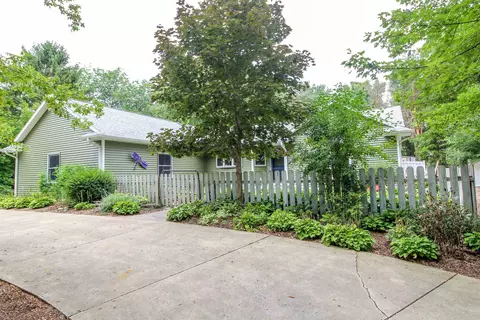 w9164 Red Feather Drive, Cambridge, WI 53523