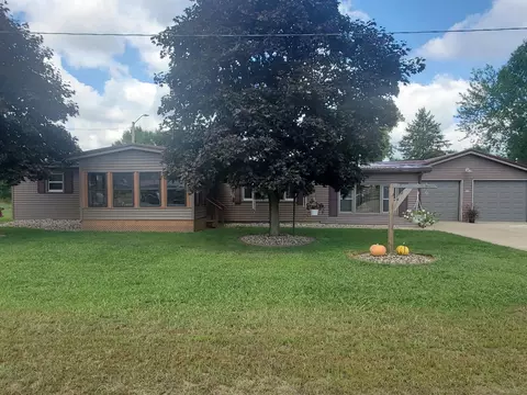 236 W Exchange St, Lone Rock, WI 53556