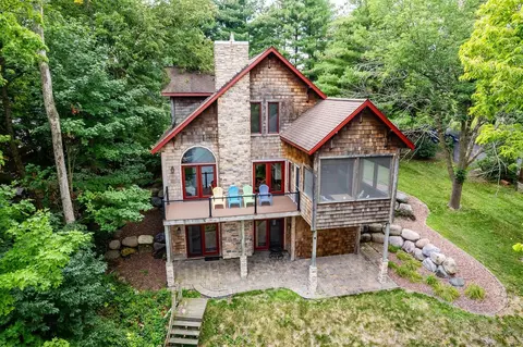 s1510 Canary Court, La Valle, WI 53941
