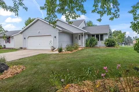 654 Robin Dr, Sun Prairie, WI 53590