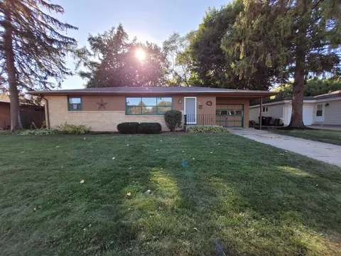 1011 N Lexington Dr, Janesville, WI 53545