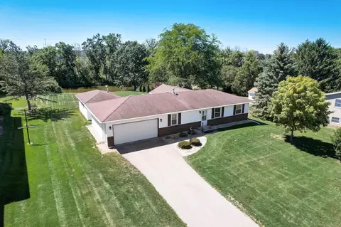 50 N Shore Dr, Belleville, WI 53508