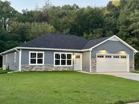 717 Forest Edge Dr, Mazomanie, WI 53560
